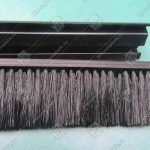 Щетка безопасности эскалатора, KONE, L - 2000 мм, с черным пластиковым держателем