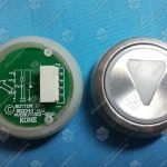 Кнопка вызова/приказа, KONE, стрелка вниз, AVDBUT, KDS300, круглая, серебристая поверхность, красная подсветка